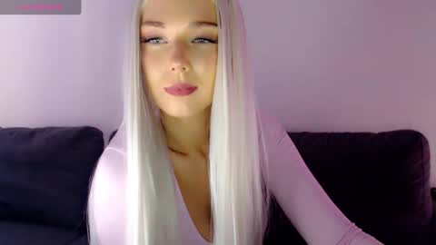 Isabella online show from 12/17/24, 11:28