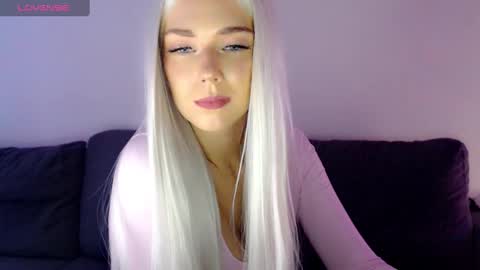 Isabella online show from 12/18/24, 12:07