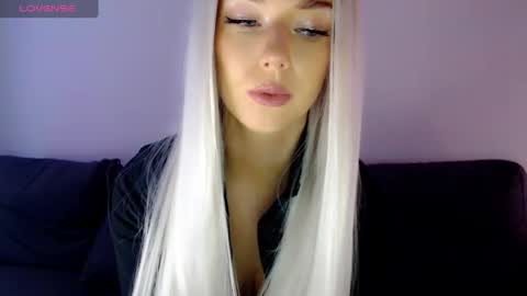 Isabella online show from 12/25/24, 11:22