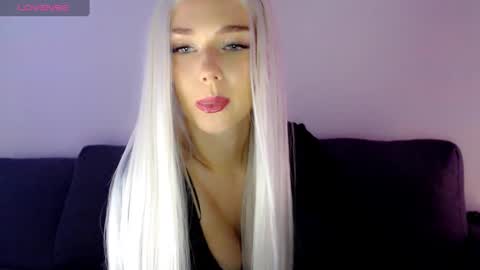 Isabella online show from 12/29/24, 10:23