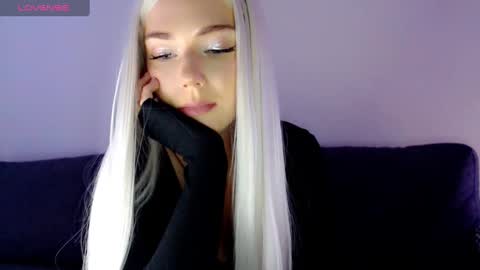 Isabella online show from 12/31/24, 11:42