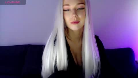 Isabella online show from 01/10/25, 09:55