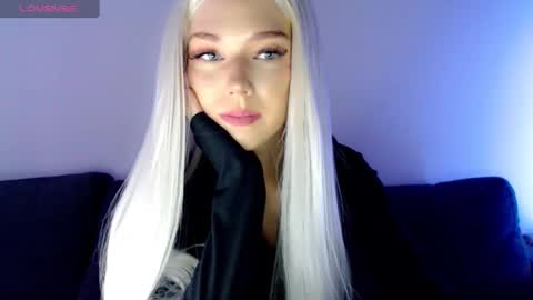 Isabella online show from 01/12/25, 11:50