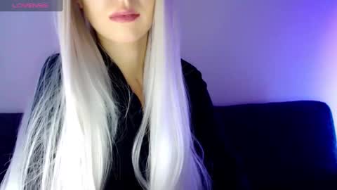 Isabella online show from 01/14/25, 12:03