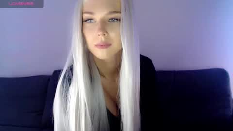 Isabella online show from 02/03/25, 12:47