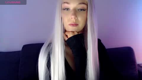 Isabella online show from 02/04/25, 12:33