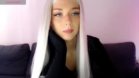 Isabella online show from 02/20/25, 10:16