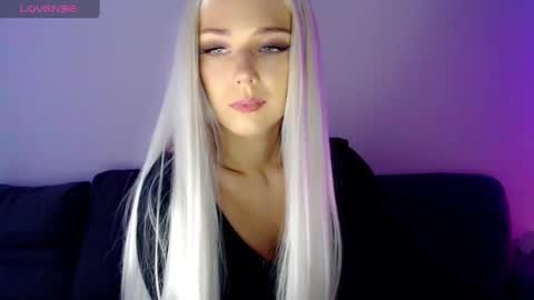 Isabella online show from 02/28/25, 07:58