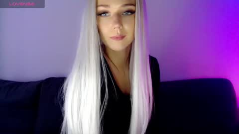 Isabella online show from 02/28/25, 11:03