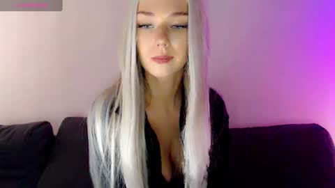 Isabella online show from 03/05/25, 12:00