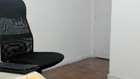 Snapshot of peter_x_annaud chatting on 10/01/25, 11:33 FELIPE online show from 10/01/25, 11:33