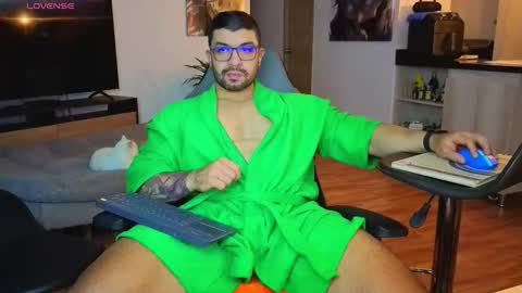 Snapshot of peterjack7 chatting on 11/11/25, 02:55 Peter Jack online show from 11/11/25, 02:55