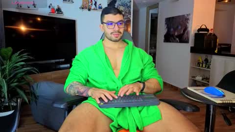 Snapshot of peterjack7 chatting on 12/05/25, 02:09 Peter Jack online show from 12/05/25, 02:09