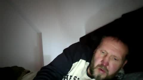 Snapshot of peterpeters443 chatting on 04/10/26, 03:50 jelle online show from 04/10/26, 03:50