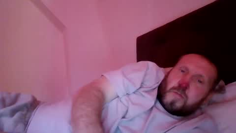 Snapshot of peterpeters443 chatting on 04/16/26, 10:38 jelle online show from 04/16/26, 10:38