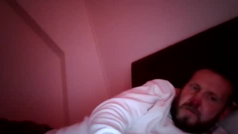 Snapshot of peterpeters443 chatting on 04/17/26, 11:57 jelle online show from 04/17/26, 11:57