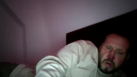 Snapshot of peterpeters443 chatting on 05/15/26, 03:19 jelle online show from 05/15/26, 03:19