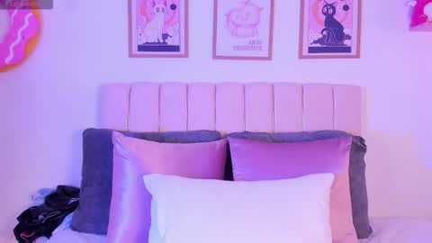 Im Rosse but u can call me Rossie or Rosita . online show from 10/31/25, 02:45