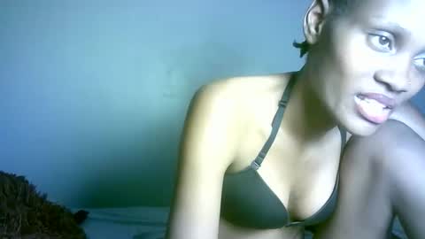 Snapshot of petite_africana001 chatting on 05/29/26, 02:53 petite_africana001 online show from 05/29/26, 02:53