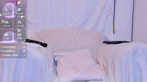 Snapshot of petite_amor chatting on 01/07/25, 07:10 petite_amor online show from 01/07/25, 07:10