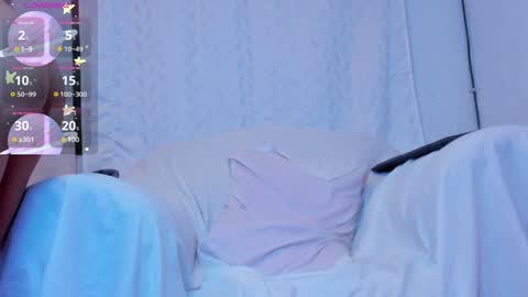 Snapshot of petite_amor chatting on 01/10/25, 04:12 petite_amor online show from 01/10/25, 04:12