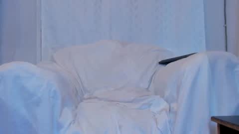 Snapshot of petite_amor chatting on 01/24/25, 10:32 petite_amor online show from 01/24/25, 10:32