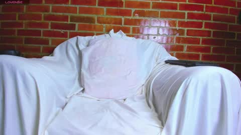 Snapshot of petite_amor chatting on 02/10/25, 07:17 petite_amor online show from 02/10/25, 07:17