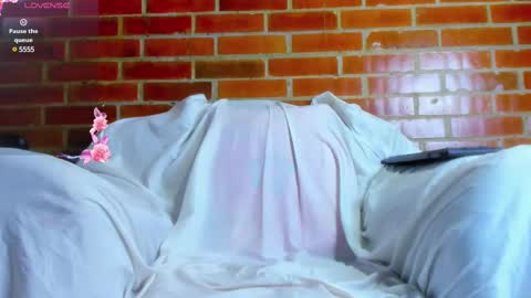 Snapshot of petite_amor chatting on 02/16/25, 11:05 petite_amor online show from 02/16/25, 11:05