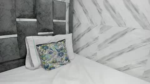 Snapshot of petite_amor chatting on 02/22/25, 07:25 petite_amor online show from 02/22/25, 07:25