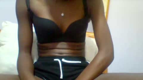 Snapshot of petite_ariana chatting on 02/17/26, 06:36 ariana online show from 02/17/26, 06:36