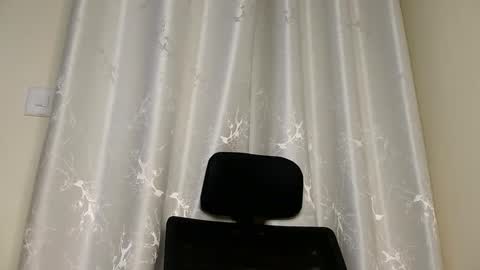 Snapshot of petite_freakette chatting on 02/27/26, 12:05 Moon online show from 02/27/26, 12:05