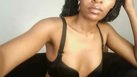 Snapshot of petite_jenn_ chatting on 02/03/26, 03:39 mimi online show from 02/03/26, 03:39