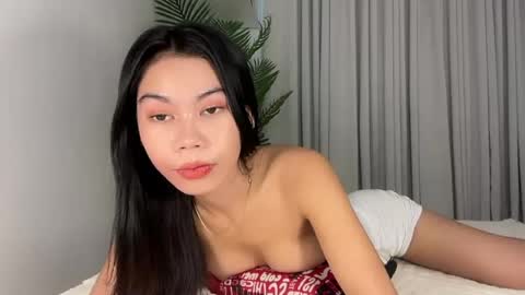 Snapshot of petite_kaye chatting on 06/18/26, 04:13 petite_kaye online show from 06/18/26, 04:13