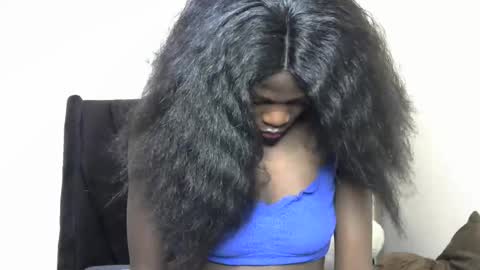 petite_lavi2 online show from 02/15/25, 06:44