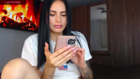 Linda online show from 06/05/26, 01:56