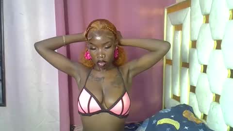 Snapshot of petite_lunar chatting on 02/13/26, 10:17 Lunar online show from 02/13/26, 10:17