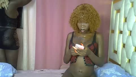 Snapshot of petite_lunar chatting on 04/05/26, 01:25 Lunar online show from 04/05/26, 01:25