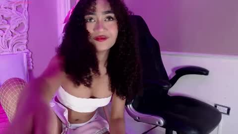 petite luxury online show from 10/11/25, 08:40