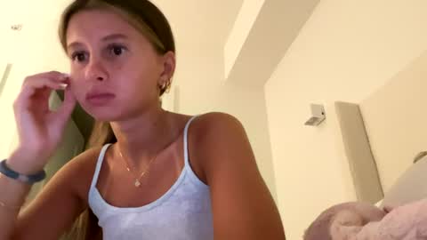 Snapshot of petite_pretty22 chatting on 06/12/26, 03:38 petite_pretty22 online show from 06/12/26, 03:38