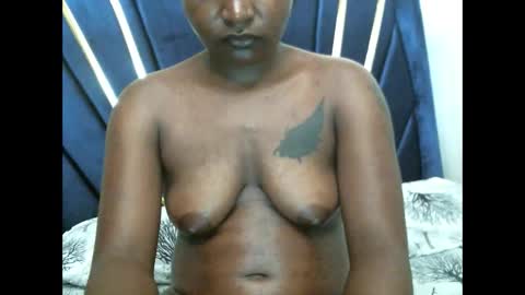 petite_shan online show from 12/15/25, 08:29