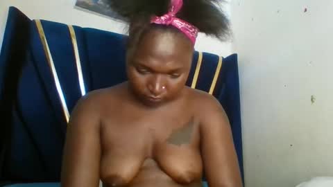 petite_shan online show from 04/06/26, 07:42