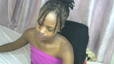 petite_star2 online show from 11/15/25, 05:49