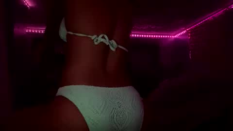 petitebarbie27 online show from 10/28/25, 06:28