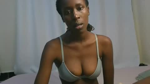 Snapshot of petiteblackjuicy chatting on 07/06/26, 09:39 Amara online show from 07/06/26, 09:39