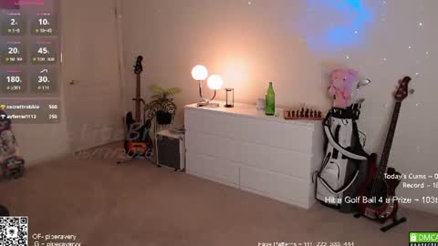 Snapshot of petitebrat chatting on 06/17/26, 12:18 PiperAvery online show from 06/17/26, 12:18