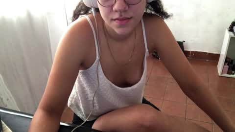 Snapshot of petitecurlybrunette chatting on 04/09/26, 12:43 Mlian online show from 04/09/26, 12:43