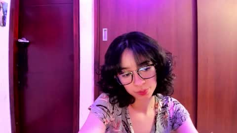 Snapshot of petitee_lunna chatting on 02/10/25, 12:41 Lunna online show from 02/10/25, 12:41