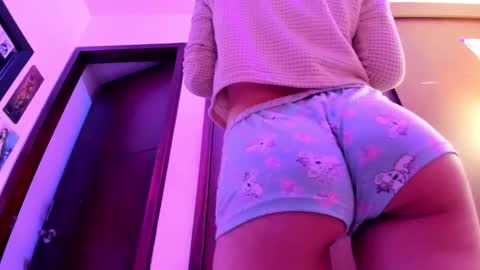 Snapshot of petitee_lunna chatting on 03/03/25, 03:52 Lunna online show from 03/03/25, 03:52