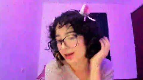 Snapshot of petitee_lunna chatting on 11/15/25, 11:21 Lunna online show from 11/15/25, 11:21