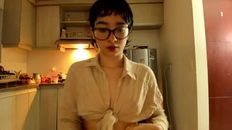 Lunna online show from 04/19/26, 01:16